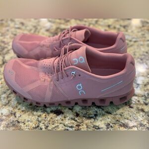 On cloud women’s monochrome -rose -size 9.5 EUC